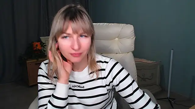 Snapshot of Incredible_Ariela chatting on 12.22.24 Incredible Ariela online show from 12.22.24