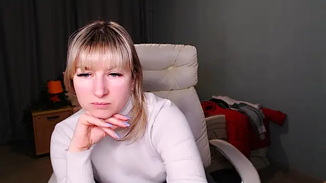 Snapshot of Incredible_Ariela chatting on 02.04.25 Incredible Ariela online show from 02.04.25