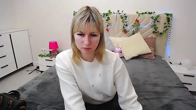 Snapshot of Incredible_Ariela chatting on 02.12.25 Incredible Ariela online show from 02.12.25