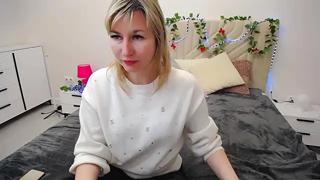 Snapshot of Incredible_Ariela chatting on 02.12.25 Incredible Ariela online show from 02.12.25