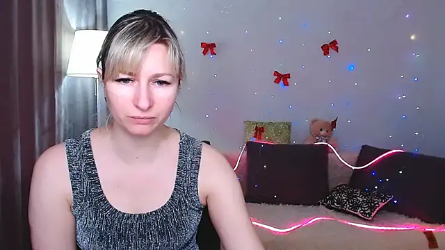 Snapshot of Incredible_Ariela chatting on 02.13.25 Incredible Ariela online show from 02.13.25