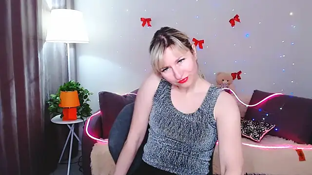 Snapshot of Incredible_Ariela chatting on 02.13.25 Incredible Ariela online show from 02.13.25