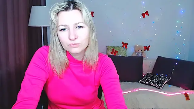 Snapshot of Incredible_Ariela chatting on 02.14.25 Incredible Ariela online show from 02.14.25