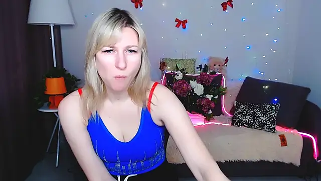 Snapshot of Incredible_Ariela chatting on 02.18.25 Incredible Ariela online show from 02.18.25