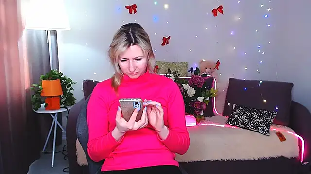 Snapshot of Incredible_Ariela chatting on 02.20.25 Incredible Ariela online show from 02.20.25