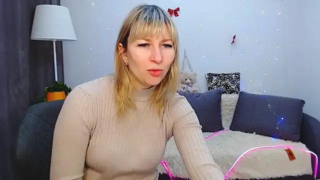 Snapshot of Incredible_Ariela chatting on 03.04.25 Incredible Ariela online show from 03.04.25