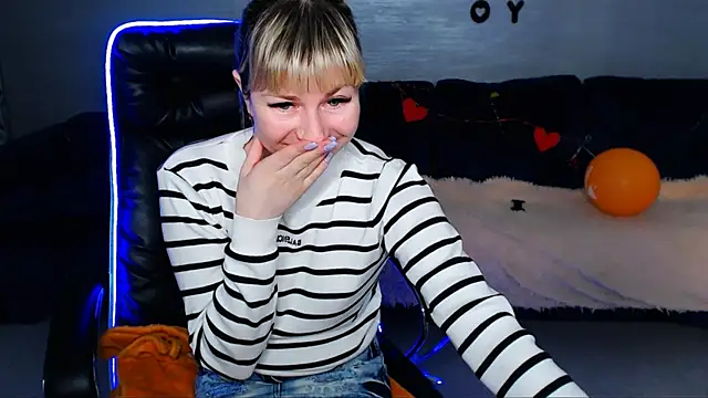 Snapshot of Incredible_Ariela chatting on 03.07.25 Incredible Ariela online show from 03.07.25