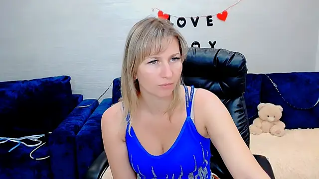 Snapshot of Incredible_Ariela chatting on 09.10.25 Incredible Ariela online show from 09.10.25