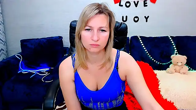 Snapshot of Incredible_Ariela chatting on 09.17.25 Incredible Ariela online show from 09.17.25