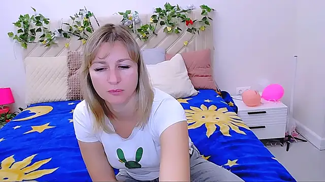 Snapshot of Incredible_Ariela chatting on 09.22.25 Incredible Ariela online show from 09.22.25