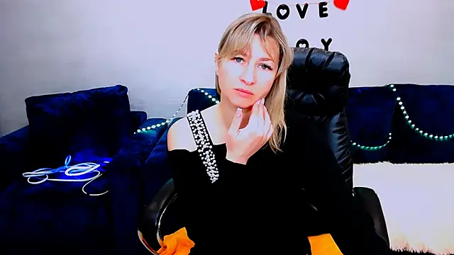 Snapshot of Incredible_Ariela chatting on 09.27.25 Incredible Ariela online show from 09.27.25