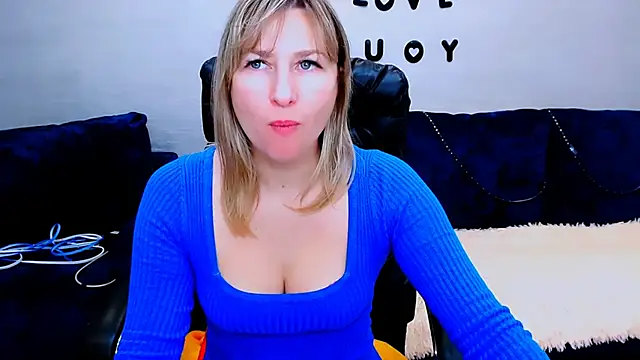 Snapshot of Incredible_Ariela chatting on 10.02.25 Incredible Ariela online show from 10.02.25