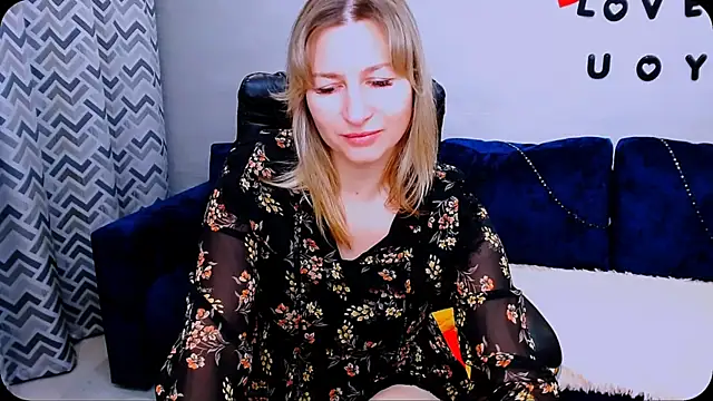 Snapshot of Incredible_Ariela chatting on 10.12.25 Incredible Ariela online show from 10.12.25