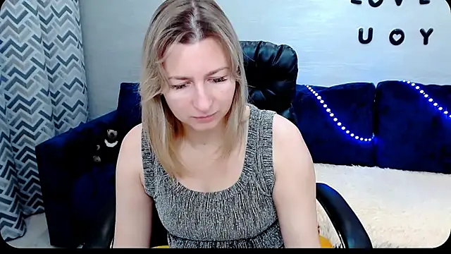 Snapshot of Incredible_Ariela chatting on 10.16.25 Incredible Ariela online show from 10.16.25