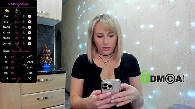 Snapshot of Smoorodinkaa chatting on 01.04.25 Smoorodinkaa online show from 01.04.25