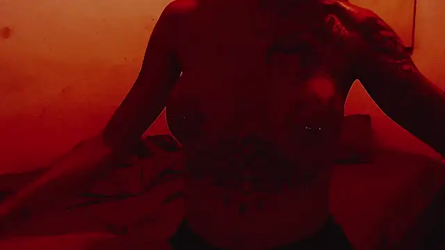 Snapshot of jhoanadoll chatting on 12.20.24 jhoanadoll online show from 12.20.24