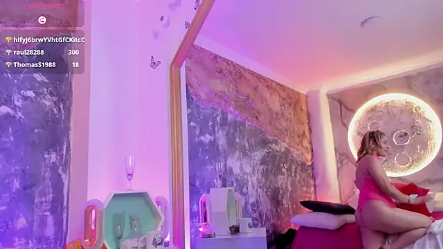 Snapshot of AuroraRojas chatting on 03.08.25 AuroraRojas online show from 03.08.25