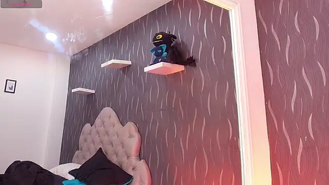 Snapshot of AuroraRojas chatting on 03.15.25 AuroraRojas online show from 03.15.25