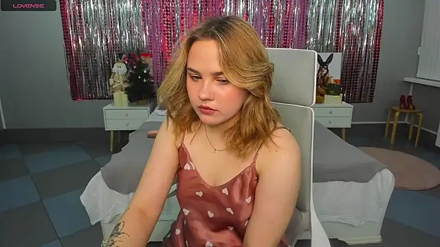 Snapshot of Sweet_muffin00 chatting on 12.07.24 Sweet muffin00 online show from 12.07.24