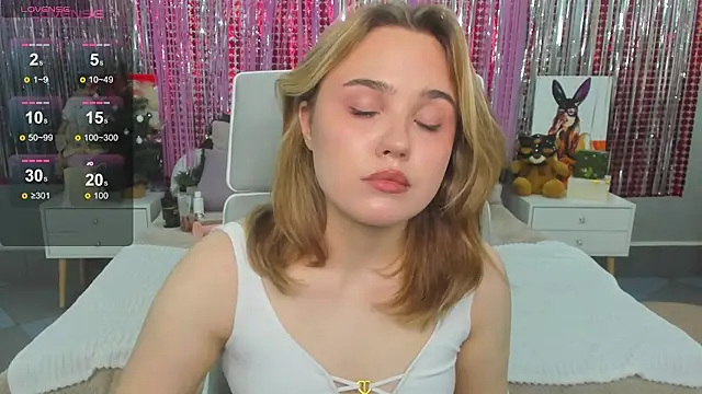 Snapshot of Sweet_muffin00 chatting on 12.12.24 Sweet muffin00 online show from 12.12.24