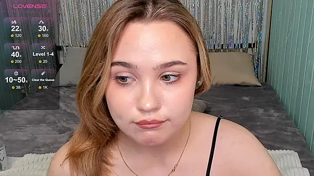 Snapshot of Sweet_muffin00 chatting on 12.22.24 Sweet muffin00 online show from 12.22.24