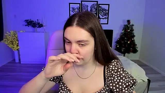 DaniellaLovely online show from 01.10.25