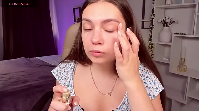 DaniellaLovely online show from 09.22.25