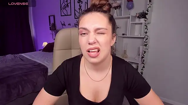 DaniellaLovely online show from 09.27.25