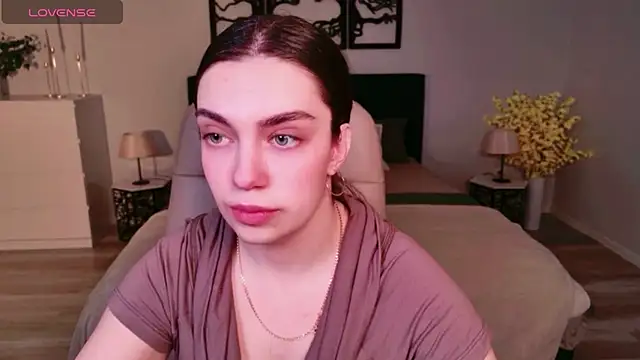 DaniellaLovely online show from 11.23.25