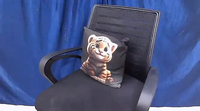 Snapshot of cutie-pie8 chatting on 02.02.25 cutie-pie8 online show from 02.02.25