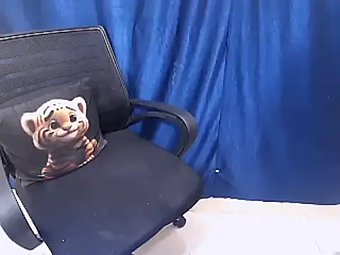 Snapshot of cutie-pie8 chatting on 02.28.25 cutie-pie8 online show from 02.28.25