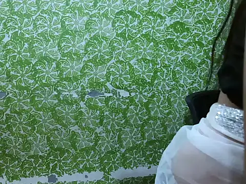 Snapshot of cutie-pie8 chatting on 09.18.25 cutie-pie8 online show from 09.18.25