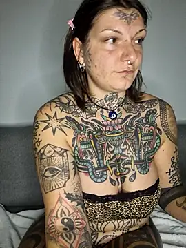 lizzardqueeen online show from 11.24.25