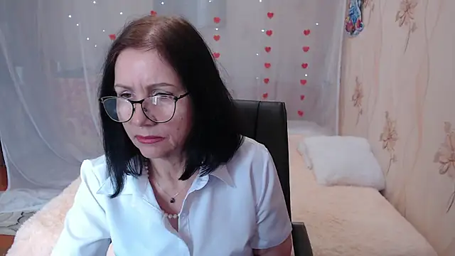 Snapshot of OlgaHottie chatting on 03.17.25 OlgaHottie online show from 03.17.25