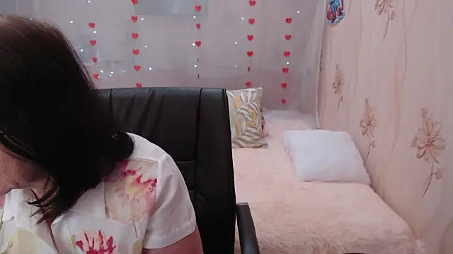 Snapshot of OlgaHottie chatting on 03.20.25 OlgaHottie online show from 03.20.25