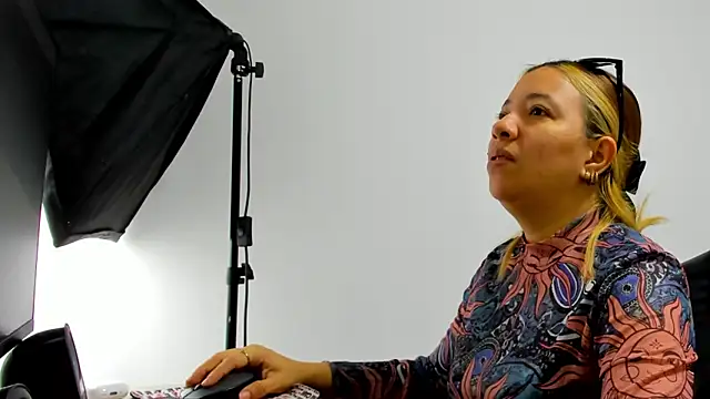 alma fenix online show from 03.19.26