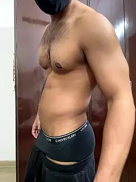 Snapshot of John_desihunk chatting on 12.08.24 John desihunk online show from 12.08.24