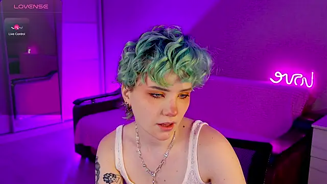 Snapshot of School_Love chatting on 01.05.25 School Love online show from 01.05.25