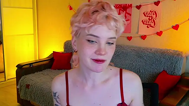 Snapshot of School_Love chatting on 10.01.25 School Love online show from 10.01.25