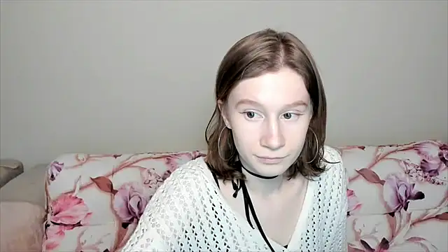 Snapshot of EnigmaSee chatting on 01.05.25 EnigmaSee online show from 01.05.25