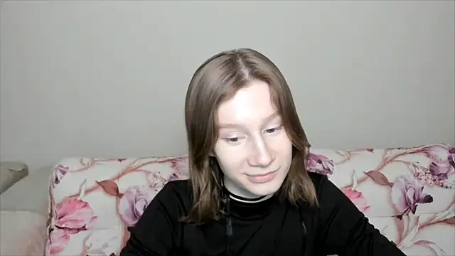 Snapshot of EnigmaSee chatting on 01.06.25 EnigmaSee online show from 01.06.25