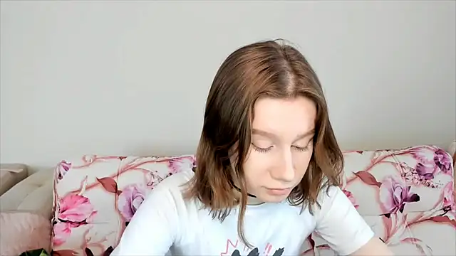 Snapshot of EnigmaSee chatting on 01.08.25 EnigmaSee online show from 01.08.25