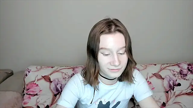 Snapshot of EnigmaSee chatting on 01.08.25 EnigmaSee online show from 01.08.25