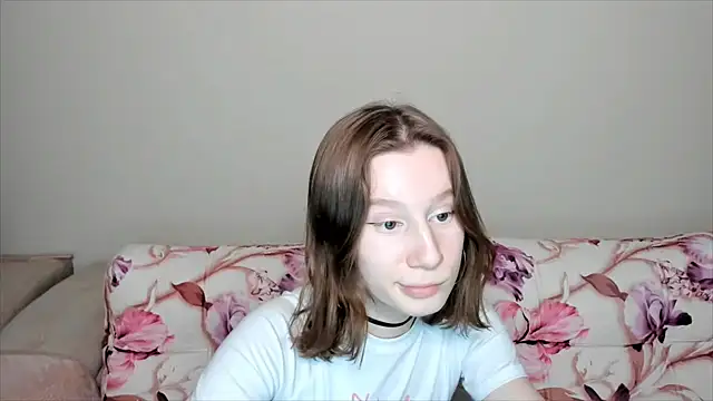 Snapshot of EnigmaSee chatting on 01.09.25 EnigmaSee online show from 01.09.25