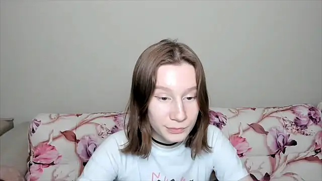 Snapshot of EnigmaSee chatting on 01.09.25 EnigmaSee online show from 01.09.25