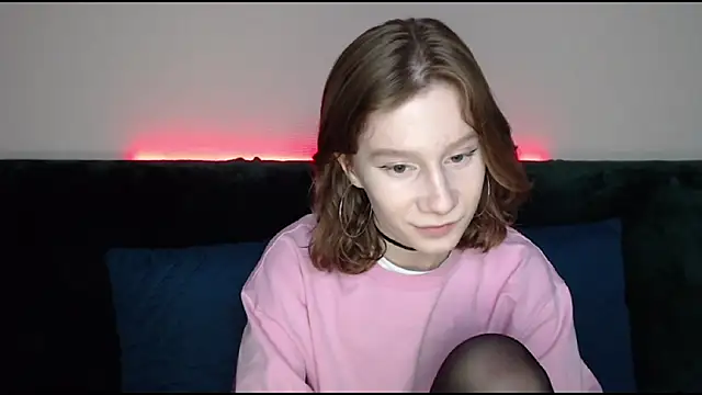 Snapshot of EnigmaSee chatting on 01.12.25 EnigmaSee online show from 01.12.25