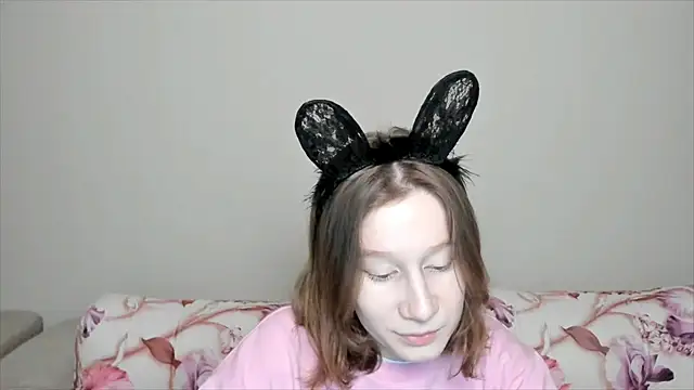 Snapshot of EnigmaSee chatting on 01.18.25 EnigmaSee online show from 01.18.25