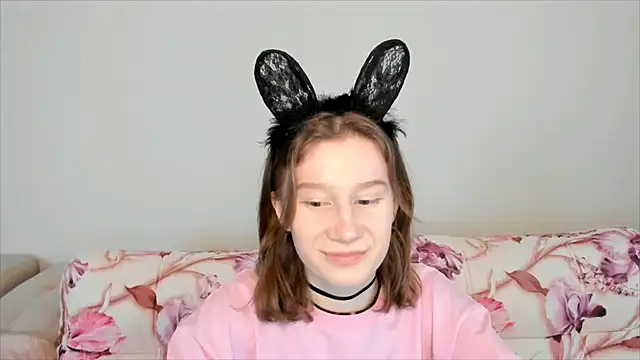 Snapshot of EnigmaSee chatting on 01.20.25 EnigmaSee online show from 01.20.25