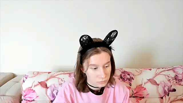 Snapshot of EnigmaSee chatting on 01.20.25 EnigmaSee online show from 01.20.25