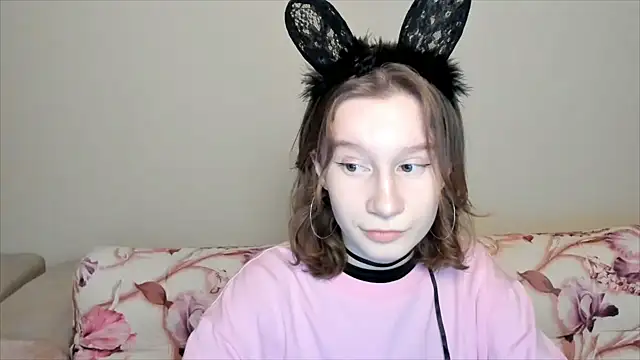 Snapshot of EnigmaSee chatting on 01.22.25 EnigmaSee online show from 01.22.25